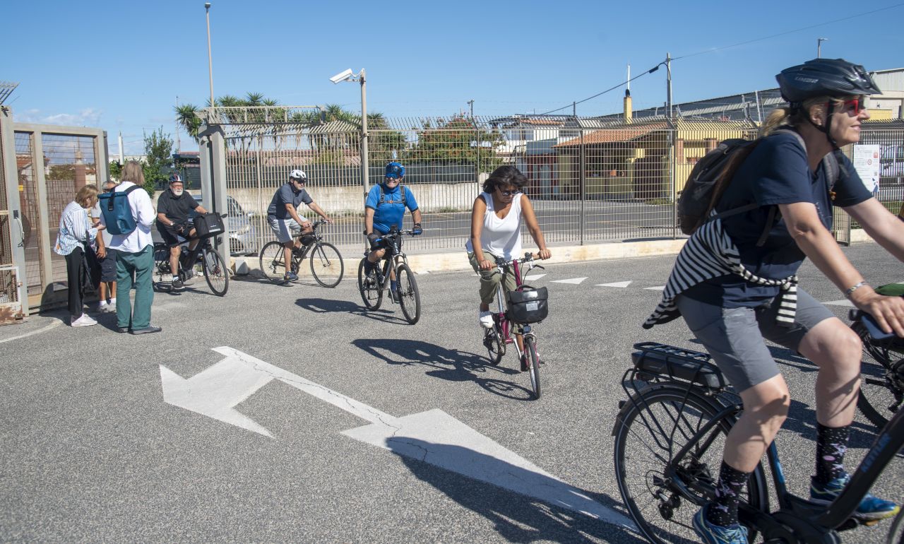 Pedala, che Enea ti guarda (e magari sorride)